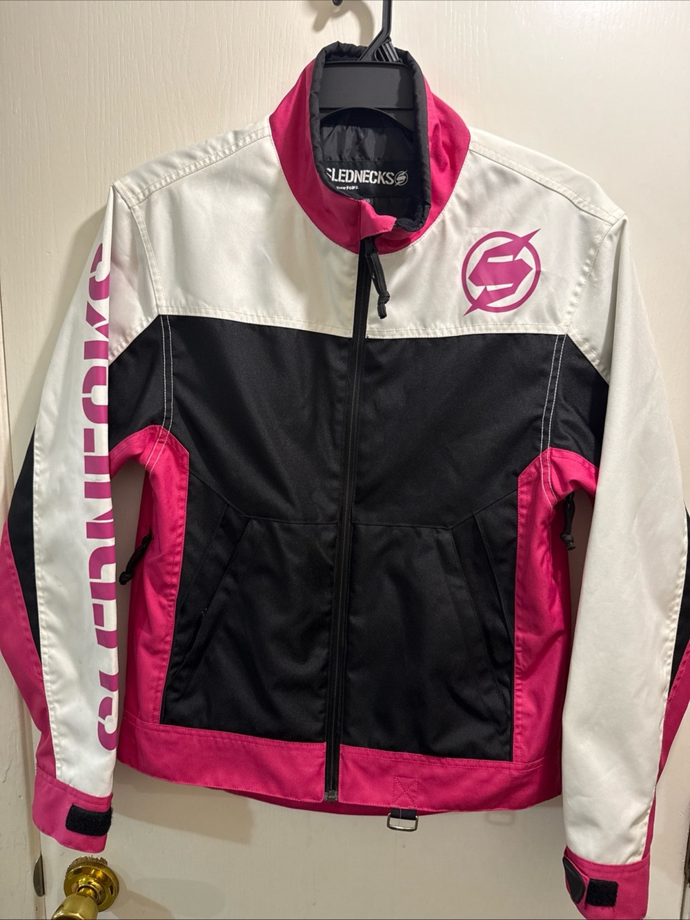 Slednecks Rate Snowmobioe never worn Women's Pink/Black/White Ski Jacket